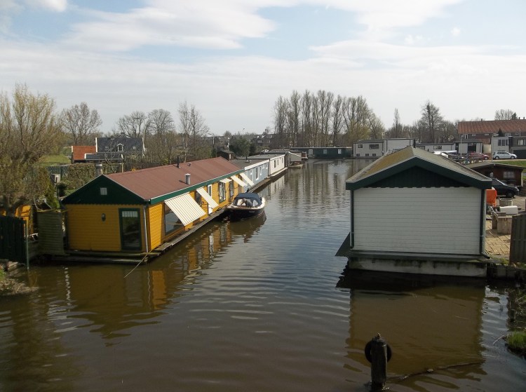houseboats