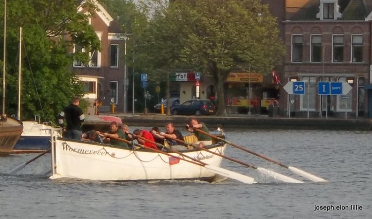 Oars to the water! Womerveer